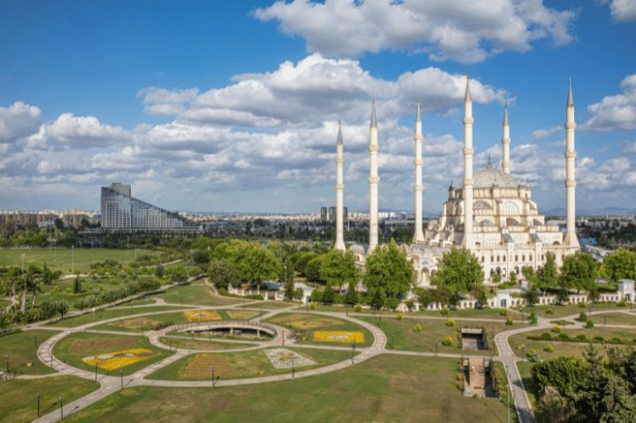 ADANA'DA GEZİLECEK CAMİİ ve KİLİSELER