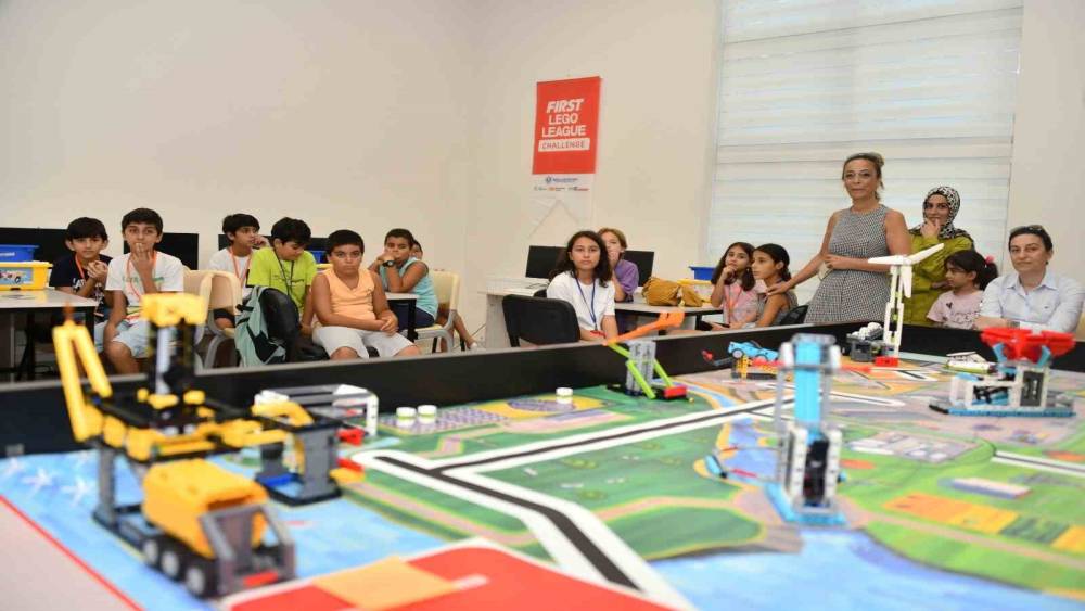 YENİŞEHİR BELEDİYESİNİN ROBOTİK KODLAMA EĞİTİMLERİ MUTLU ETTİ