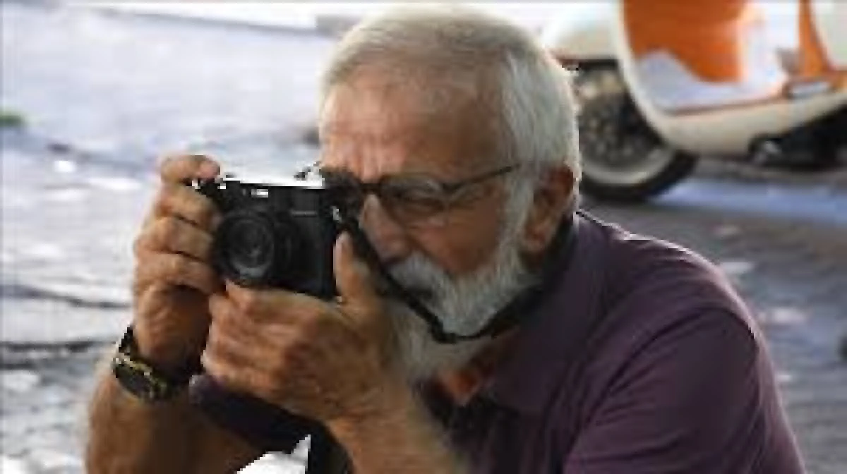 75 Yaşındaki Vahap Akşen'in Fotoğraf Tutkusu
