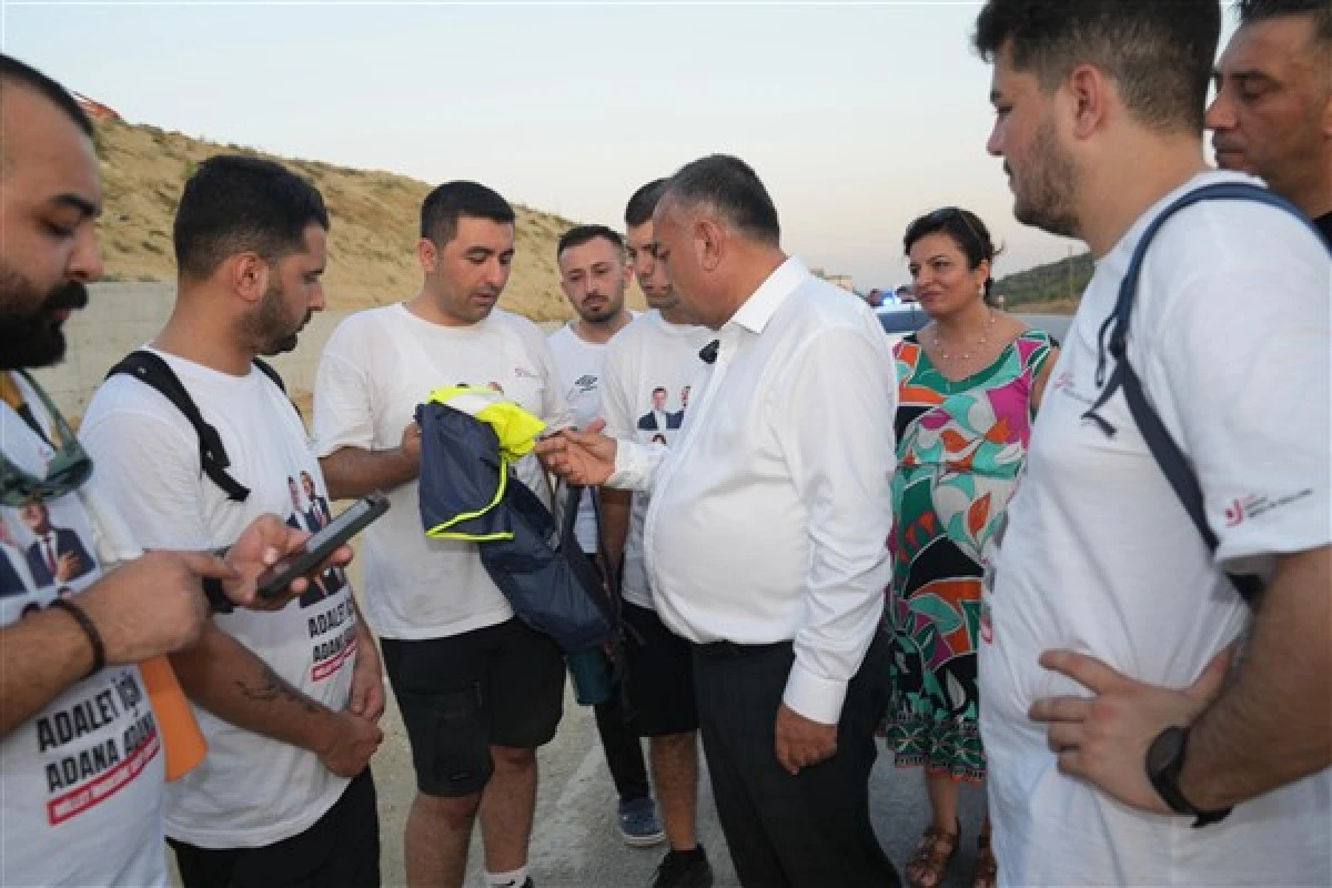 Adana Büyükşehir Belediye Başkan Vekili Geçer’den Özgürlük Yürüyüşü’ndeki gençlere destek