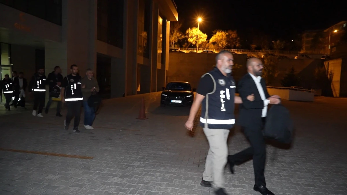 AK PARTİLİ BELEDİYE BAŞKANI AHMET SUNGUR TUTUKLANDI