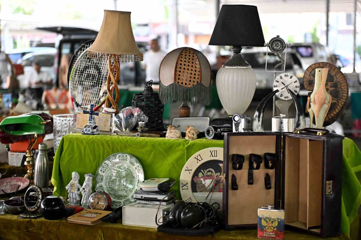 ANTİKA MERAKLILARI AYDA BİR KEZ MURATPAŞA'DA BULUŞUYOR