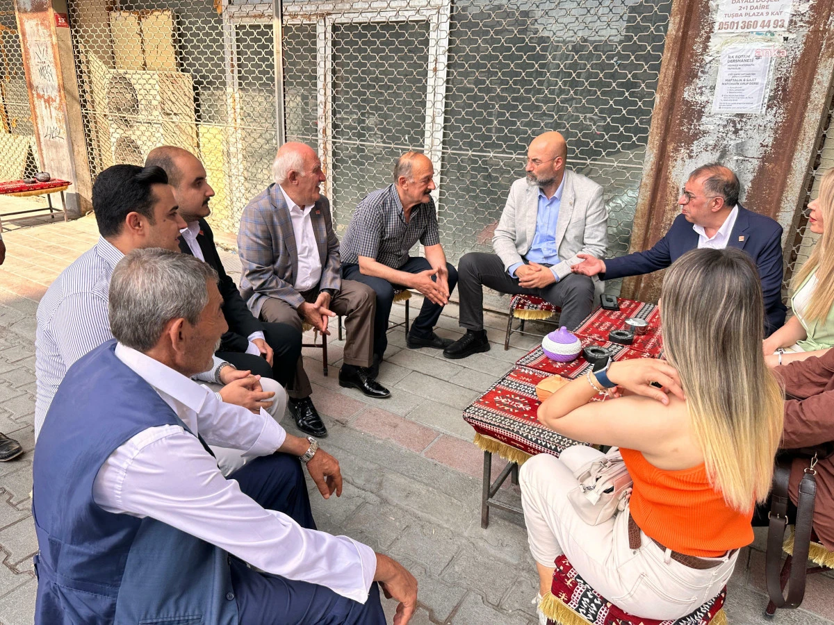 CHP milletvekilleri sahada... Vanlı esnaf: “Ekrem İmamoğlu'nun diplomasının iptal edilmesi haksızlık