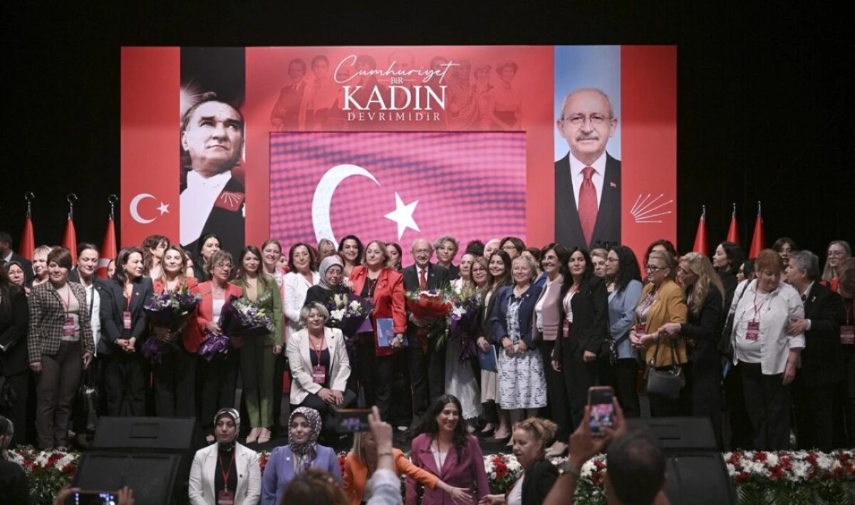 CHP&rsquo;de Cumhuriyet&rsquo;in 103&rsquo;&uuml;nc&uuml; yılı kadınların m&uuml;cadelesiyle anıldı