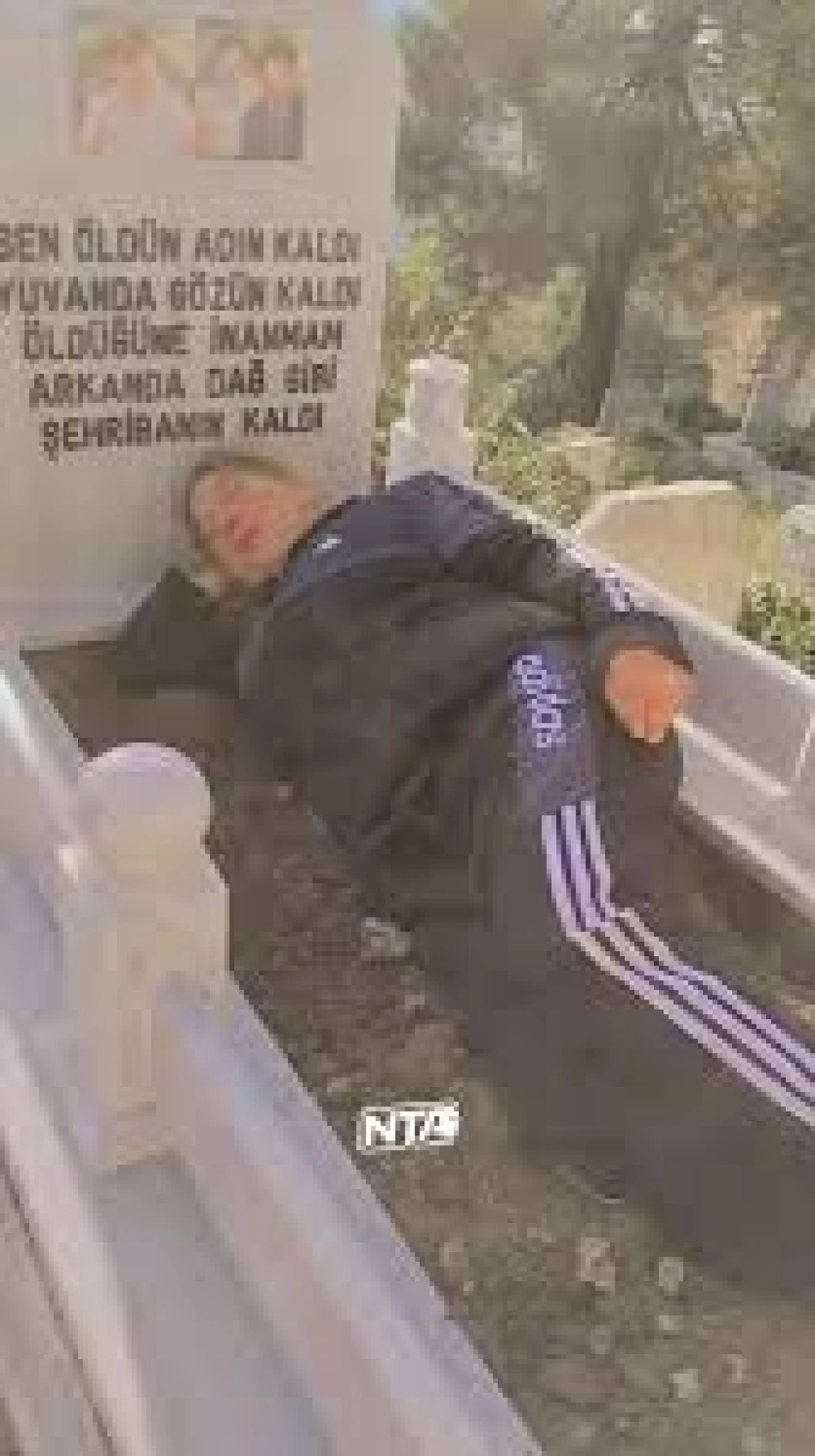 EŞİNİN MEZARINDA TOPRAĞIN ÜSTÜNE YATARAK HÜNGÜR HÜNGÜR AĞLADI