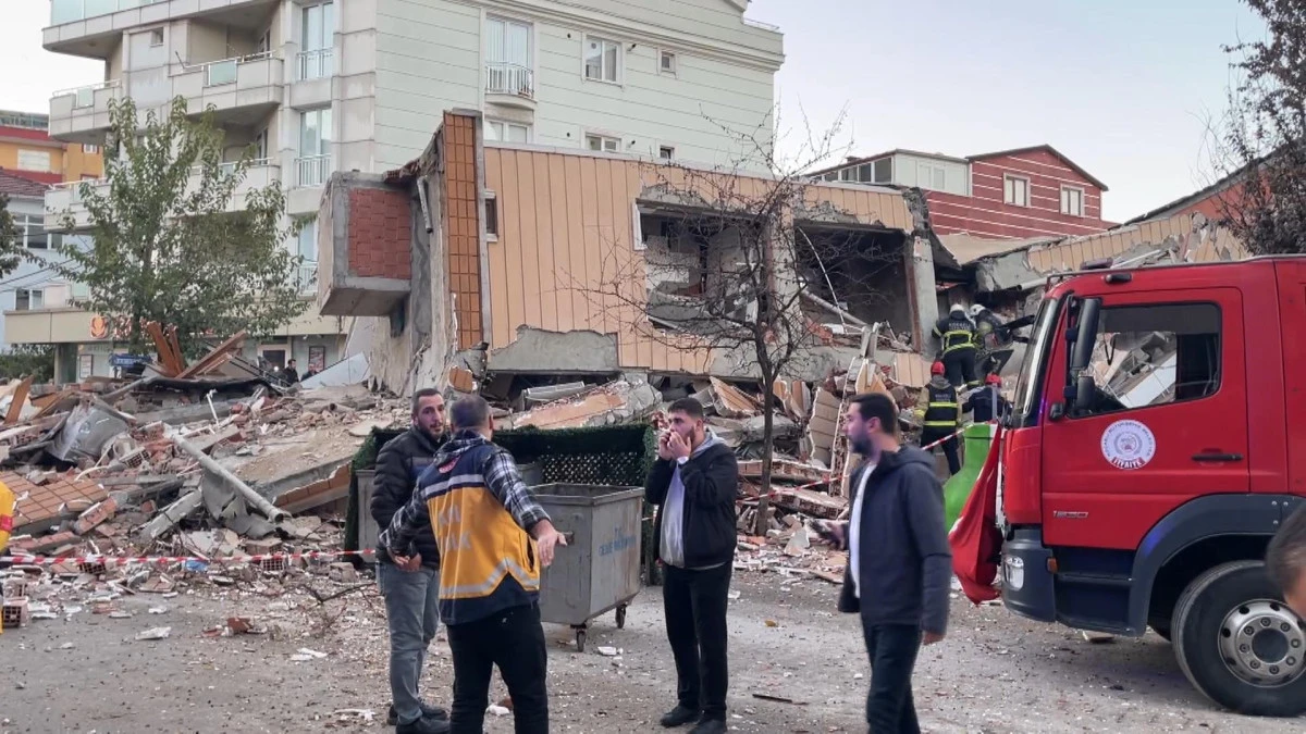 GEBZE'DE 5 KATLI BİNA ÇÖKTÜ! ENKAZ ALTINDA KALANLAR VAR