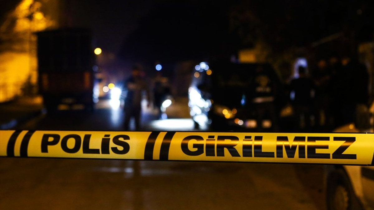 GECE YARISI KOMŞULARINA KURŞUN YAĞDIRDI: 3 ÖLÜ, 1 YARALI