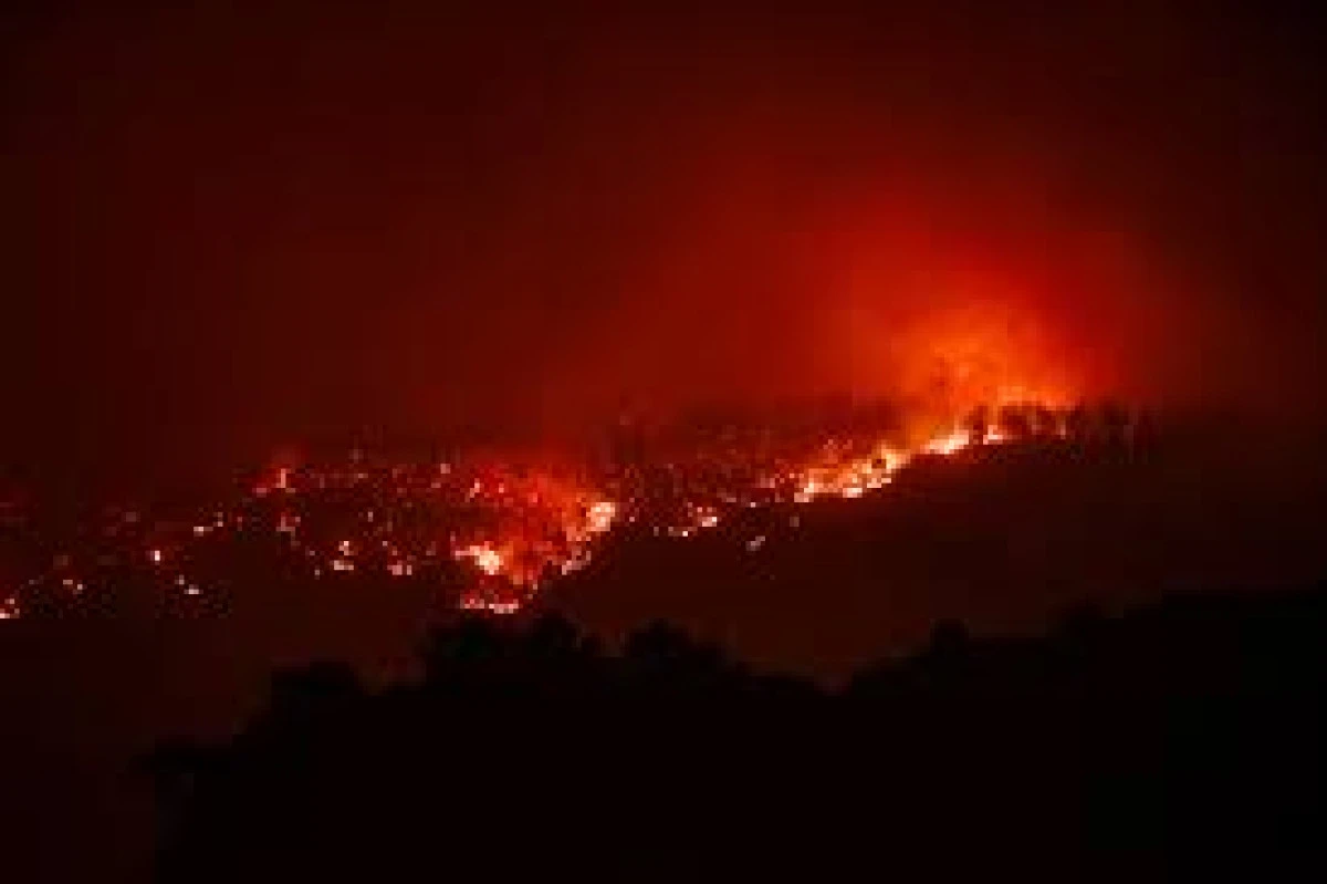 Hatay ve Mersin'de orman yangınları ikinci günde! Ekipler alevlerin arasında kaldı