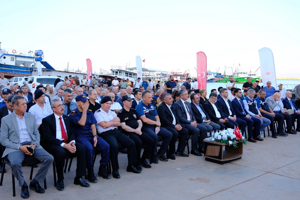 KARATAŞ&rsquo;TA VİRA BİSMİLLAH DENDİ VE BALIK&Ccedil;ILAR DENİZE UĞURLANDI