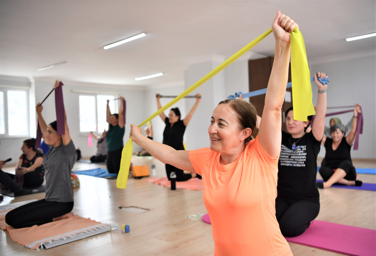 KONYAALTI BELEDİYESİ PİLATES, YOGA VE ZUMBA KURSLARI DÜZENLİYOR