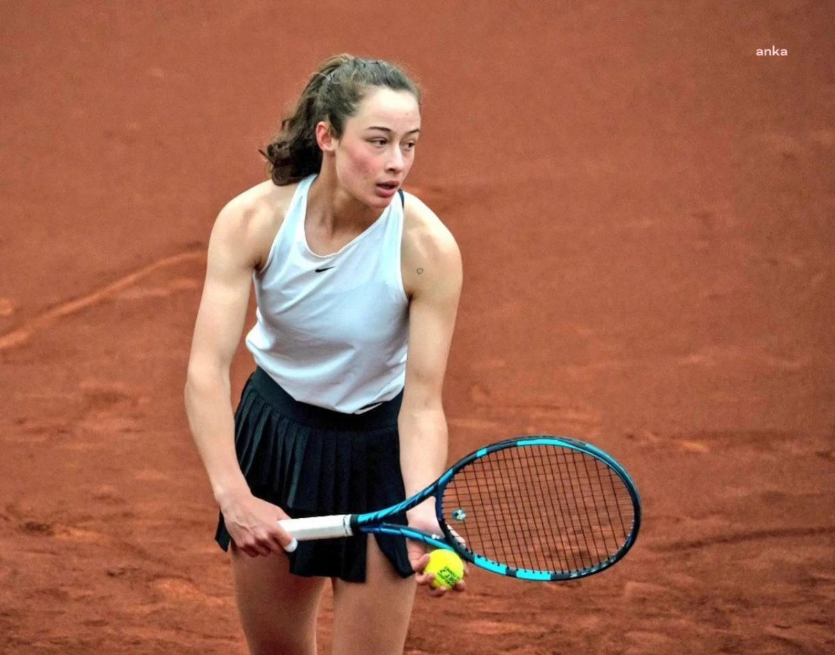 Milli tenisçi Zeynep Sönmez Wimbledon’da üçüncü tura yükseldi