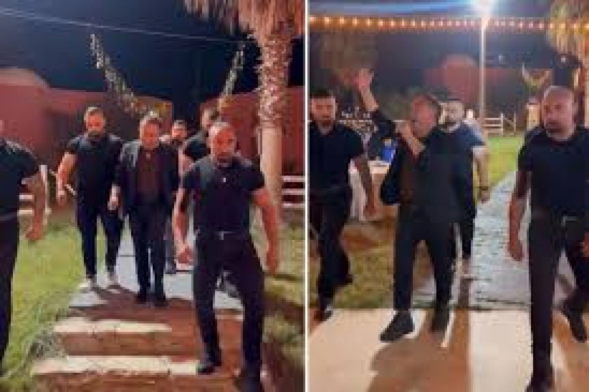 MURAT &Ouml;V&Uuml;&Ccedil;'&Uuml;N 4 KORUMAYLA SAHNEYE &Ccedil;IKTIĞI G&Ouml;R&Uuml;NT&Uuml; TARTIŞMA YARATTI