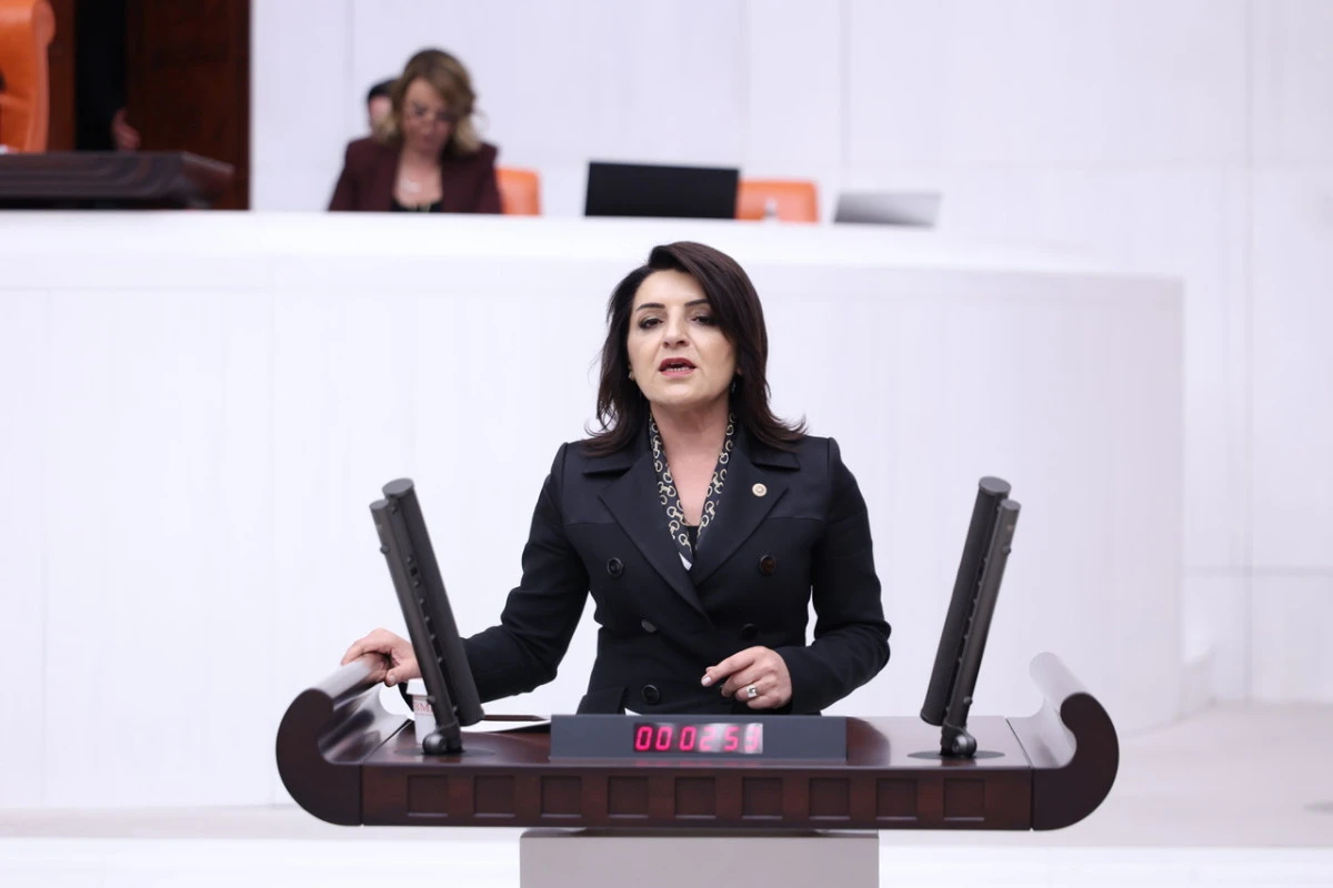  OKULLAR A&Ccedil;ILDI, &ldquo;PARASIZ EĞİTİM&rdquo; K&Acirc;ĞIT &Uuml;ZERİNDE KALDI
