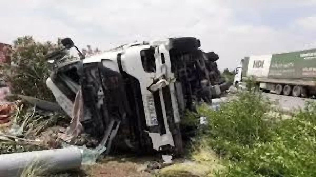 Osmaniye'de Tır Devrildi: 2 Yaralı