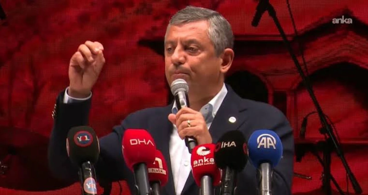 &Ouml;ZG&Uuml;R &Ouml;ZEL: "H&Uuml;NKARIN HUZURUNDA NAMUS S&Ouml;Z&Uuml;M&Uuml;ZD&Uuml;R: YARININ ZALİMİ OLMAYACAK, T&Uuml;RKİYE'NİN YARINLARINI KARDEŞLİKLE KUCAKLAYACAĞIZ"