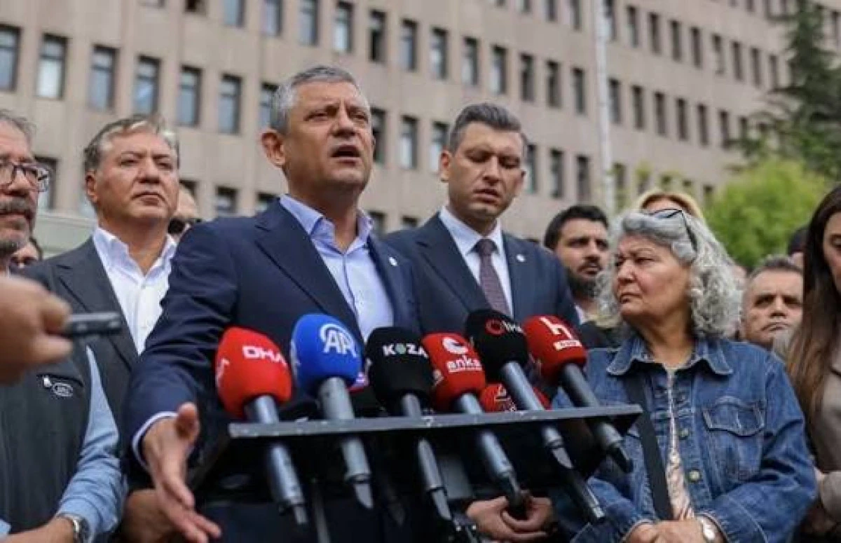 &Ouml;ZG&Uuml;R &Ouml;ZEL'DEN "FON KRİZİ" A&Ccedil;IKLAMASI: "ASRIN SOYGUNU, YOLSUZLUĞU, DOLANDIRICILIĞI İLE KARŞI KARŞIYAYIZ"