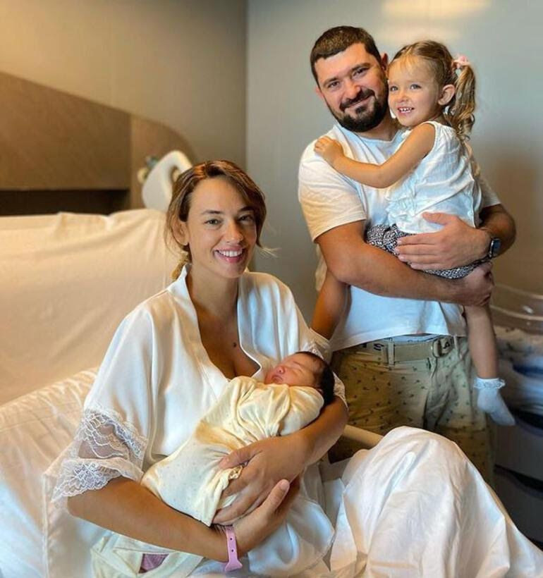 SEDA BAKAN'DAN KIZLARIYLA 'ANNELER GÜNÜ' PAYLAŞIMI