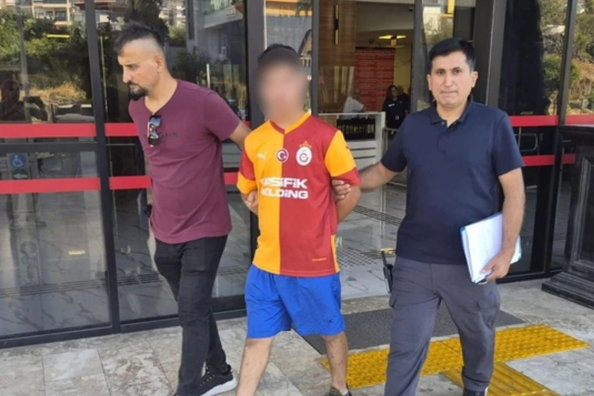 TATİL CENNETİNDE TURİST KADINA CİNSEL TACİZ REZALETİ! 17 YAŞINDAKİ Ş&Uuml;PHELİ TUTUKLANDI