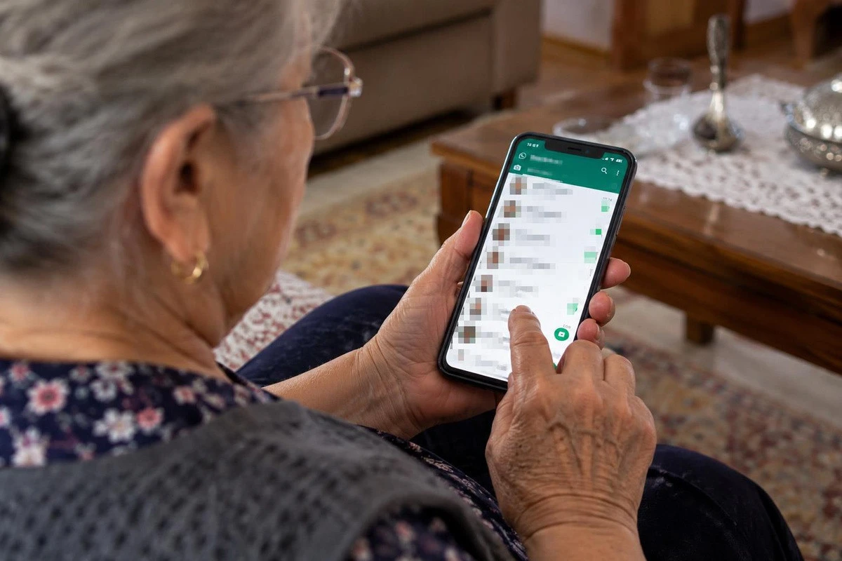 TELEFONUNA GELEN MESAJ EMEKLİ KADININ HAYATINI KARARTTI