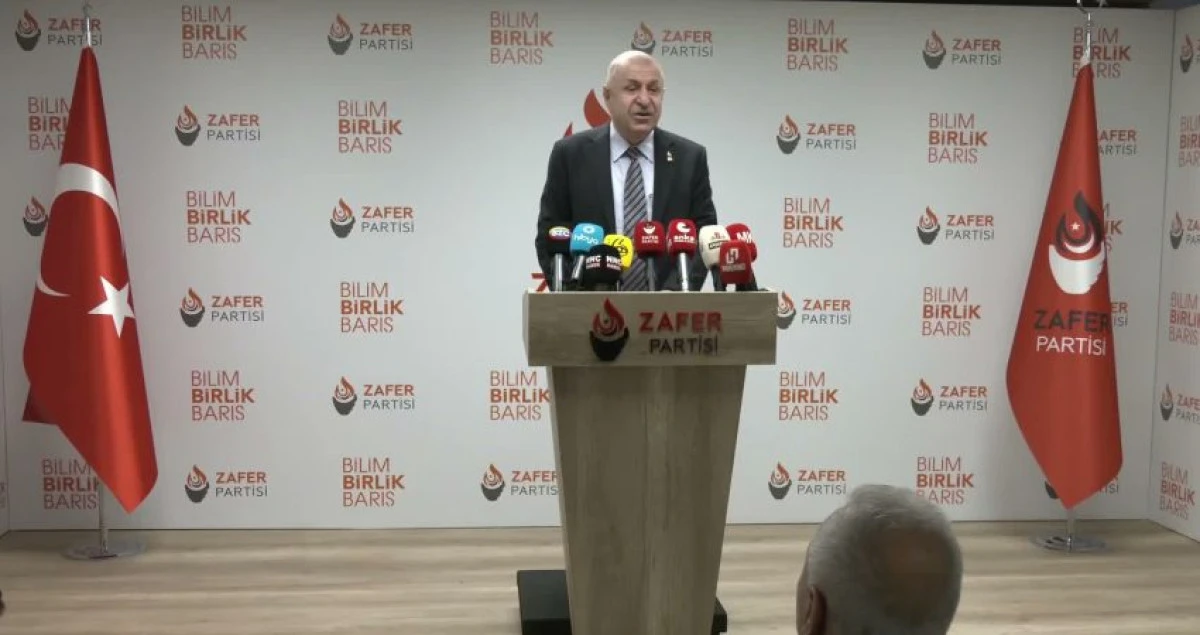 &Uuml;MİT &Ouml;ZDAĞ'DAN 'VİLLA' &Ccedil;AĞRISI: 'SIVASINI ATMAYIN, SIVASIZ OLSUN'