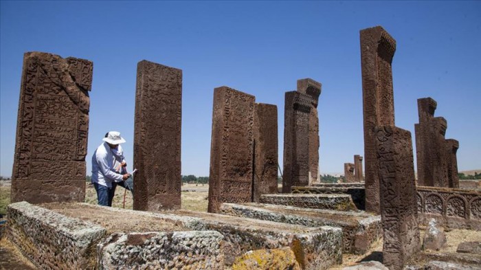 Selçuklu Meydan Mezarlığı'ndaki restorasyon çalışmaları sürüyor