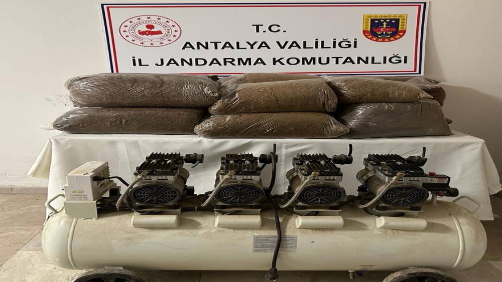 KONYAALTI’NDA JANDARMADAN KAÇAK TÜTÜN OPERASYONU