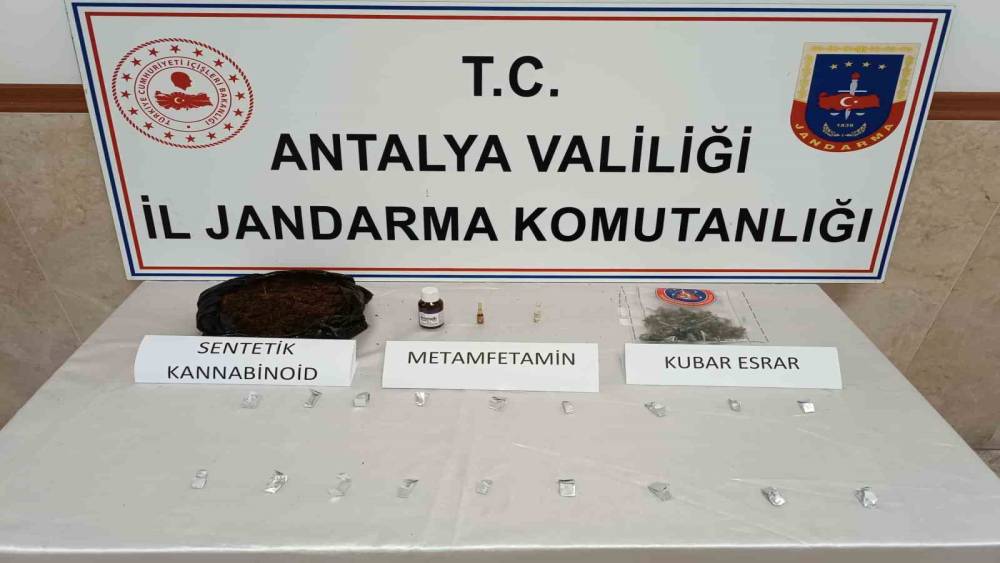 TURİZM BÖLGESİNDE UYUŞTURUCU SATAN ŞÜPHELİ JANDARMADAN KAÇAMADI