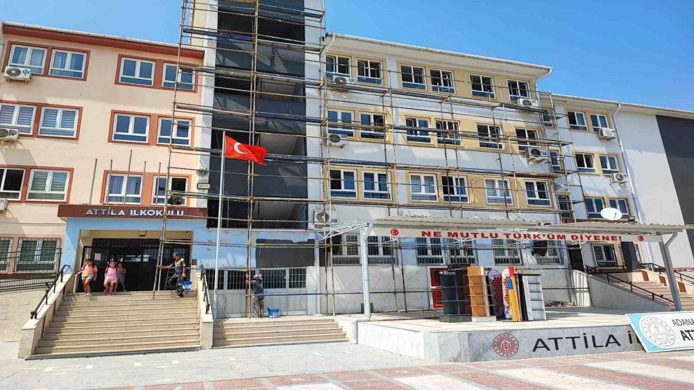 MAHALLE ESNAFI OKULU BOYATIP TADİLATINI YAPTIRDI