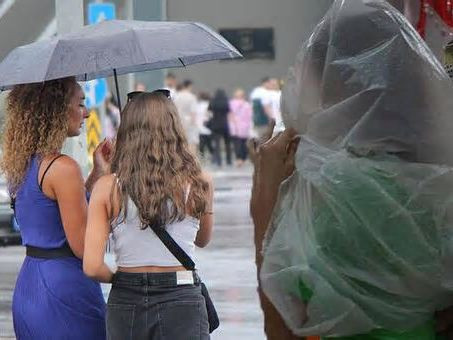 METEOROLOJİ'NİN FIRTINA UYARISI SONRASI İSTANBUL DAHİL BİRÇOK İLDE DENİZE GİRMEK YASAKLANDI