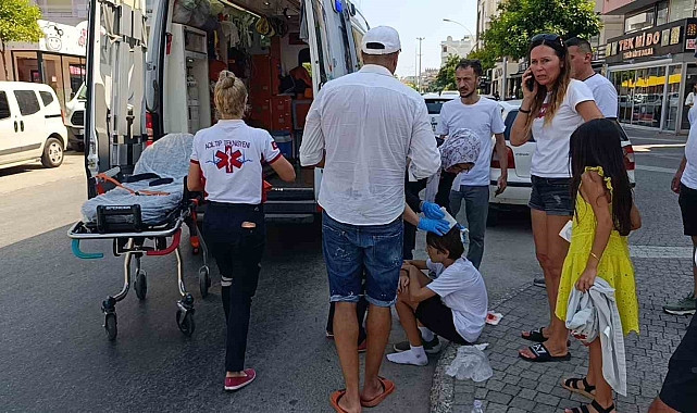 OTOMOBİL, YOLA FIRLAYAN TURİST ÇOCUĞA ÇARPTI