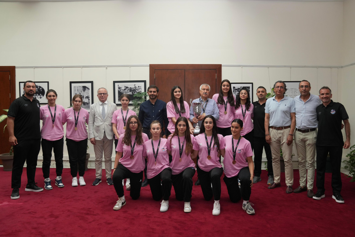 ABBSK U16 KIZ BASKETBOL TAKIMI KUPAYI ZEYDAN KARALAR’A GETİRDİ