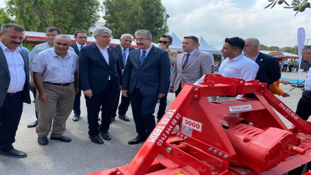 OSMANİYE’DE ÇİFTÇİLERE HİBE DESTEKLİ MAKİNE VE EKİPMAN DAĞITIMI