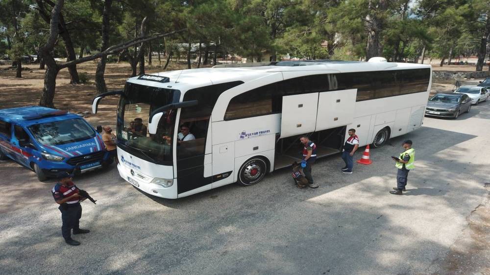 Antalya’nın gözde turizm merkezlerinde uyuşturucu operasyonu: 11 gözaltı