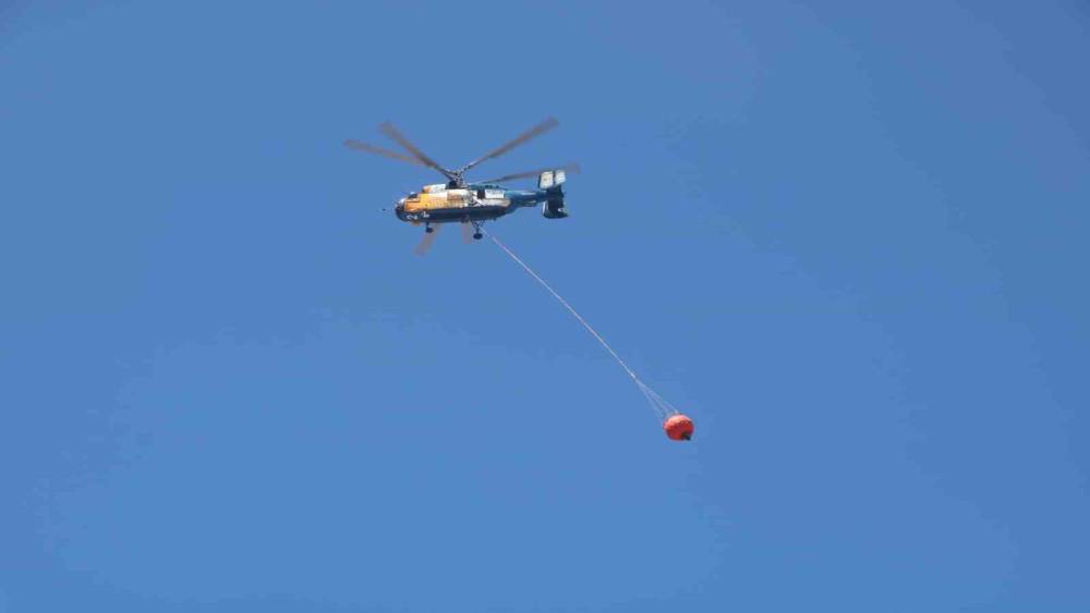 YANGINA 2 UÇAK, 9 HELİKOPTERLE MÜDAHALE EDİLİYOR