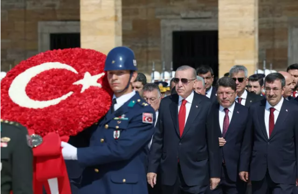 DEVLET ERKANI ATA'NIN HUZURUNDA! İŞTE CUMHURBAŞKANI ERDOĞAN'IN ANITKABİR ÖZEL DEFTERİ'NE DÜŞTÜĞÜ NOT
