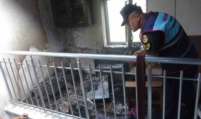 CAMIDE ÇIKAN YANGINI VATANDAŞLAR SÖNDÜRDÜ