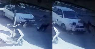 OTOMOBİLİN ÇARPTIĞI ANNE VE 2 ÇOCUĞU ÖLÜMDEN DÖNDÜ