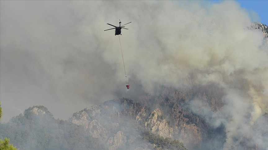 ANTALYA'DA DEVAM EDEN ORMAN YANGININA 2 ADET GECE GÖRÜŞLÜ HELİKOPTER DESTEK VERDİ