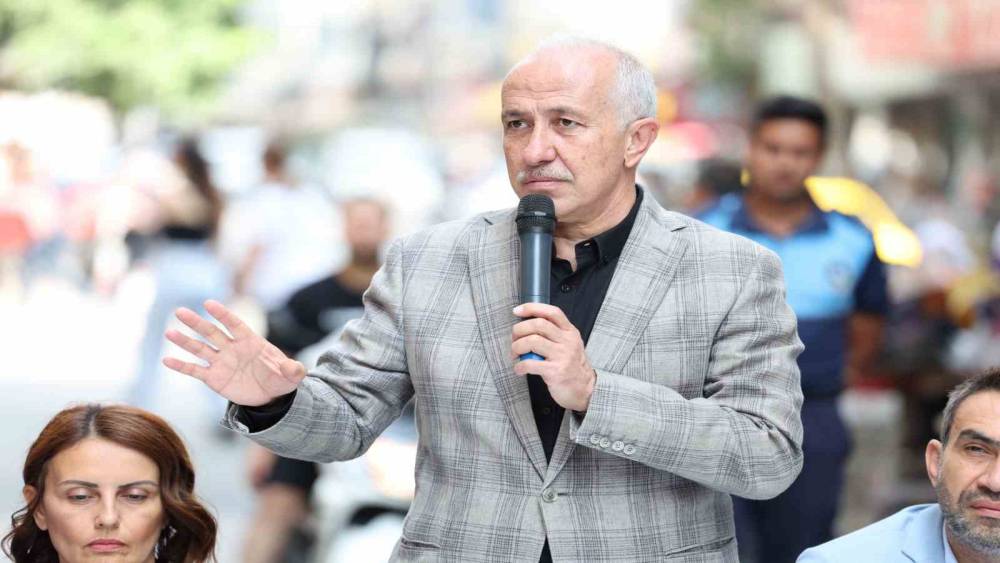 AKDENİZ BELEDİYE BAŞKANI MUSTAFA GÜLTAK, ZAFER ÇARŞISI ESNAFIYLA BİR ARAYA GELDİ