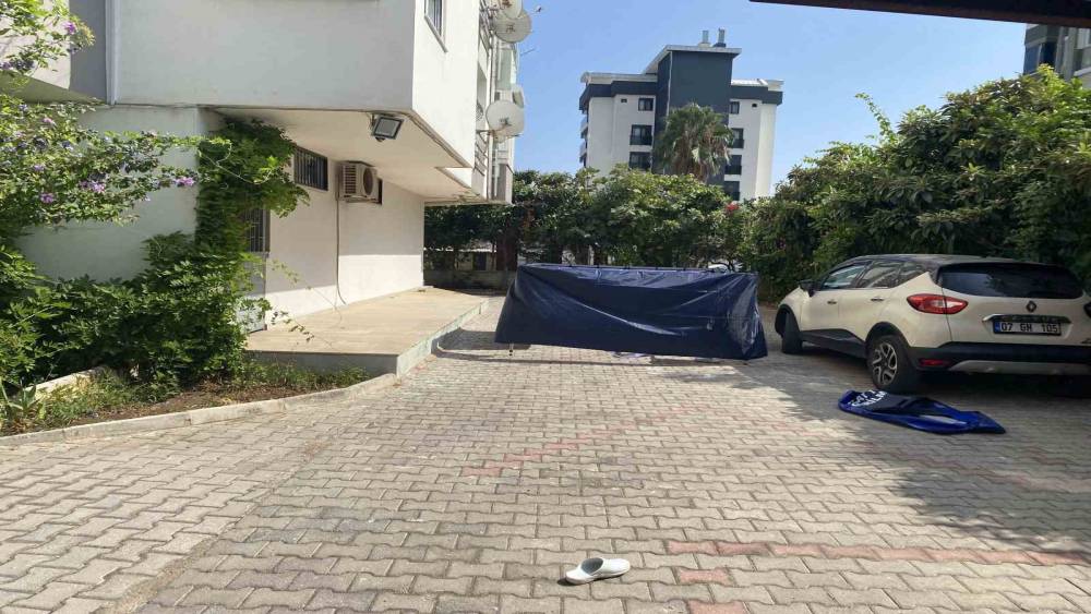 DEMRE ESKİ BELEDİYE BAŞKANI ADNAN GENÇ’İN SİTE BAHÇESİNDE CANSIZ BEDENİ BULUNDU