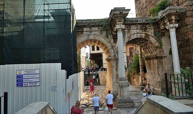 ANTALYA'NIN SEMBOLÜ HADRİAN RESTORE EDİLECEK