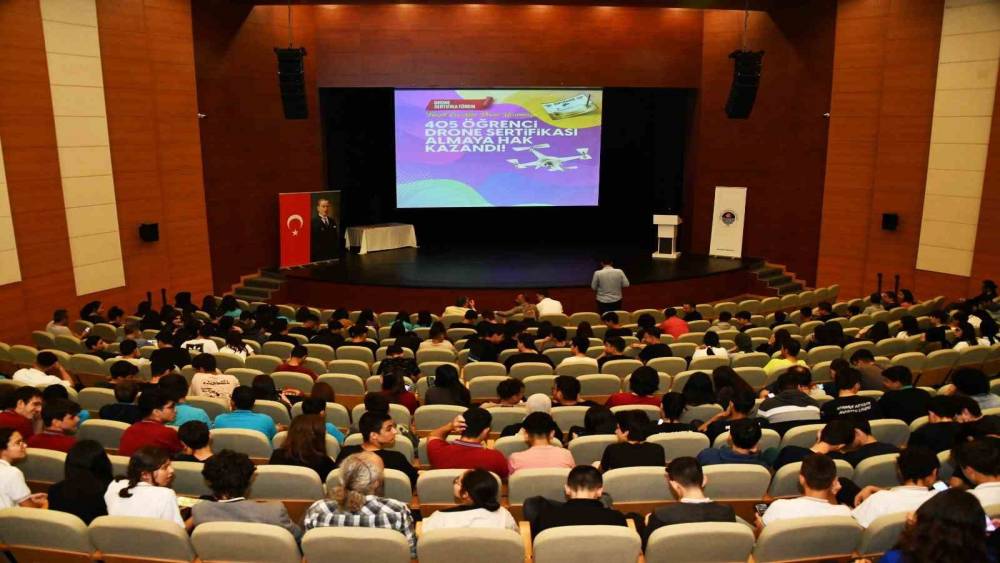 Yenişehir’de dron eğitimini tamamlayan öğrenciler sertifikalarını aldı