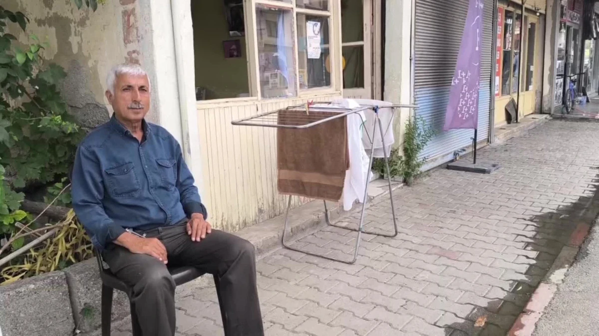 Osmaniyeli berber: "Emekliler çocuklarına makine aldırmış, evde çocukları tıraş ediyor"