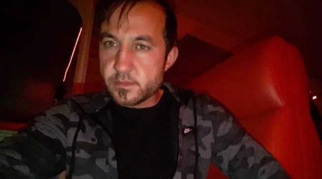 KÖTÜ KOKU ÜZERİNE EVE GİREN EKİPLER, GENÇ ADAMI ÖLÜ BULDU
