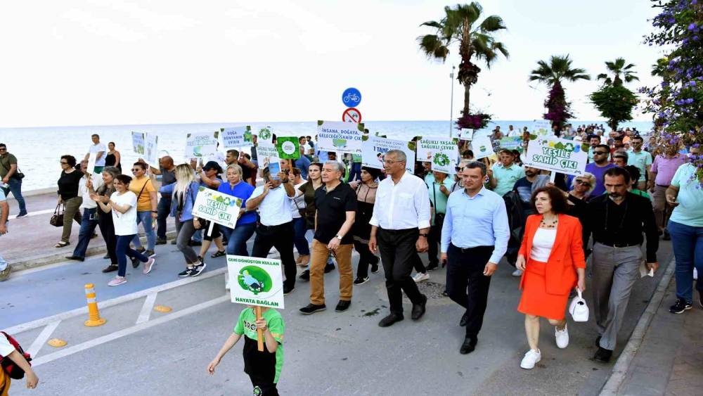 MERSİNLİLER TEMİZ BİR ÇEVRE İÇİN YÜRÜDÜ