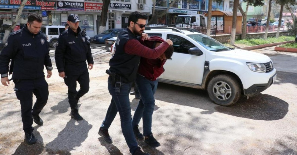 251 BİN 776 UYUŞTURUCU HAPLA YAKALANDI, 'BENİM DEĞİL, ÇALDIM' DEDİ