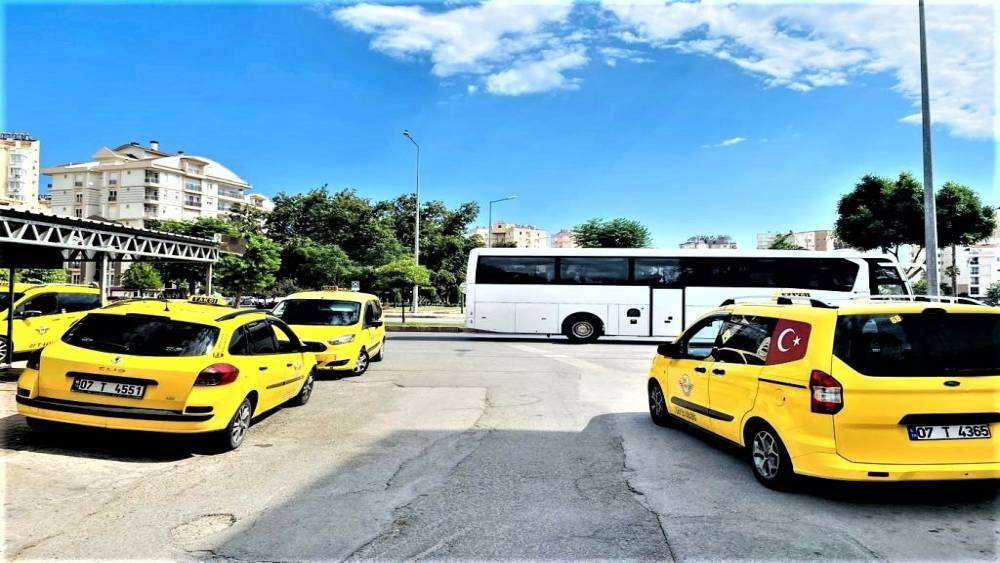 ANTALYA’DA TAKSİMETRE AÇILIŞ 20 TL, İNDİ BİNDİ İSE 60 TL OLDU