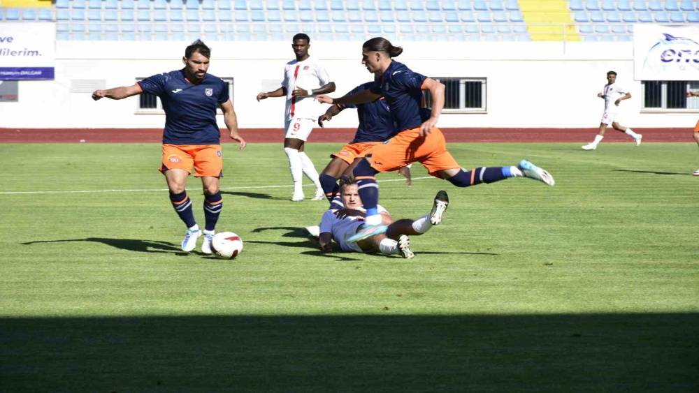 ANTALYASPOR HAZIRLIK MAÇINDA BAŞAKŞEHİR’İ 2-1’LİK SKORLA GEÇTİ