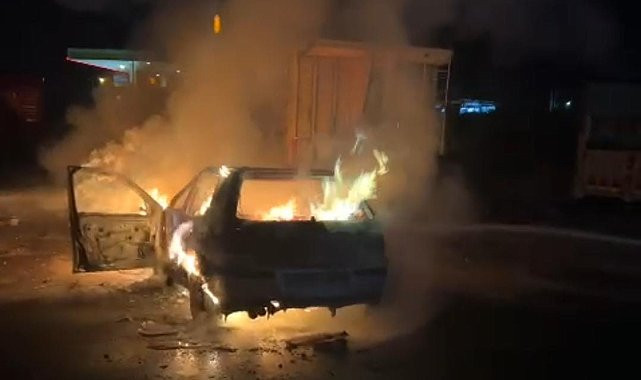 PARK HALİNDEKİ OTOMOBİL ALEV TOPUNA DÖNDÜ