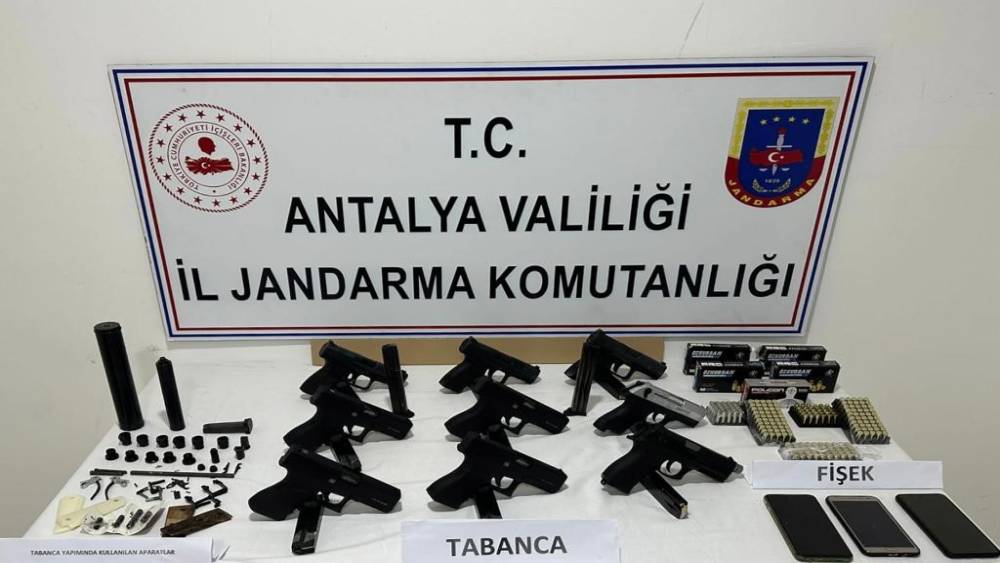 KARGOYLA SİLAH TİCARETİ YAPAN BABA VE OĞLUNA JANDARMA OPERASYONU